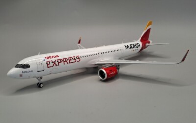 AIRBUS A321-251NX IBERIA EXPRESS REG: EC-NIF WITH STAND - JFOX JF-A321-031 1/200