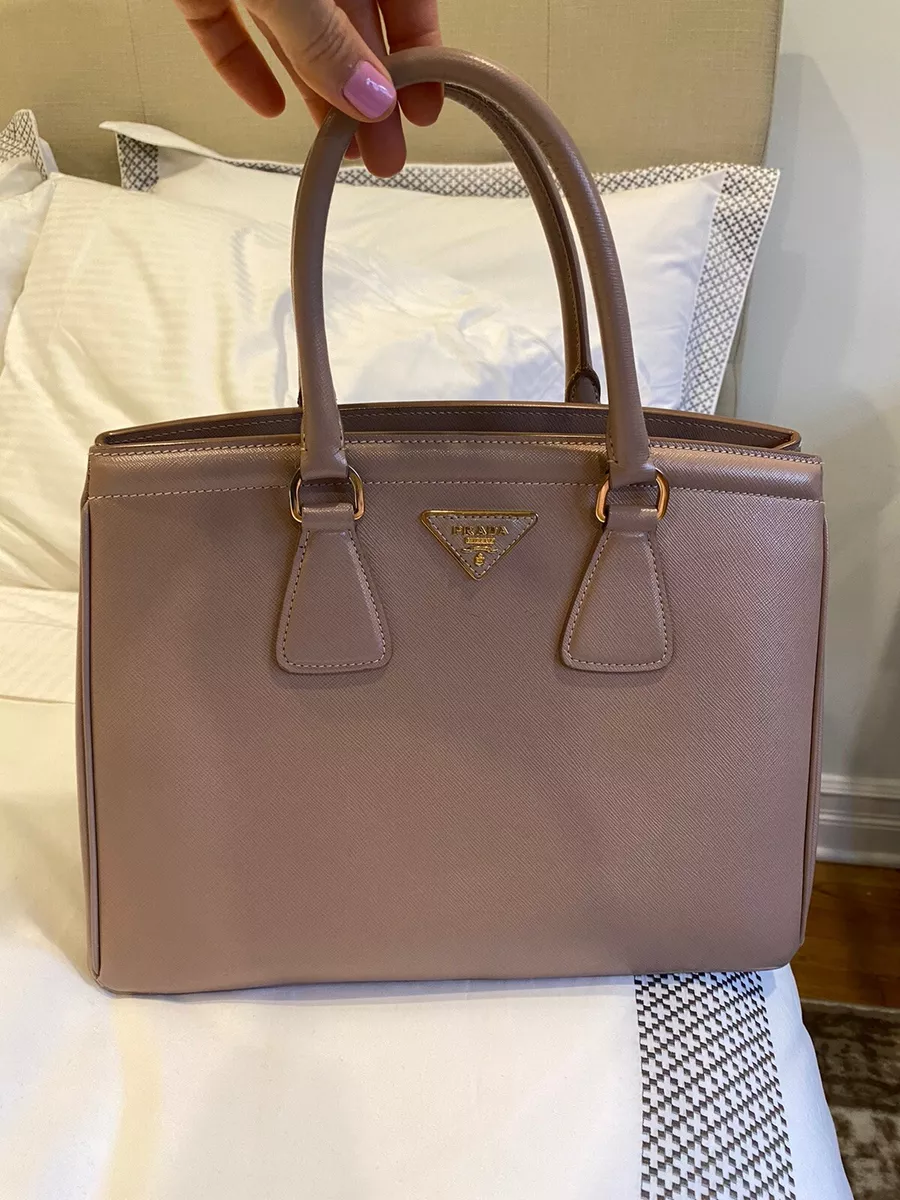 Prada saffiano beige cheap