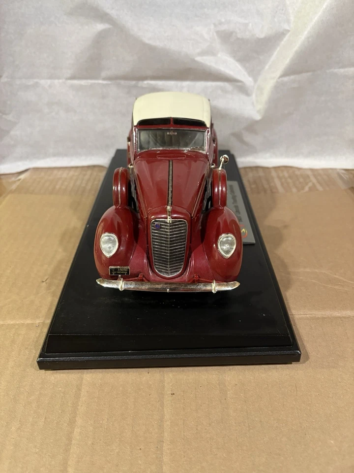 Signature 1/18 Scale Red Diecast 1937 Lincoln Touring Cabriolet Model Car - Image 4 of 4