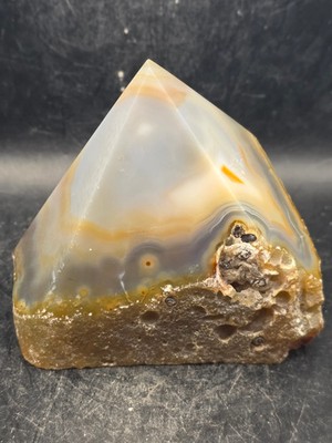 Agate polished top point! 1.1 pounds, 3.4 inches tall, 3.6'' wide