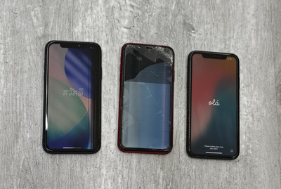 Iphone 11 FOR PARTS only -3 PHONES