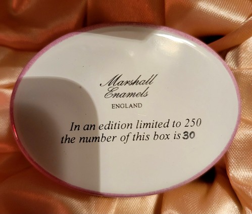 Marshall Enamels "The Swing" Porcelain Trinket Box NOS Georgian Courting Couple - Bild 10 von 24
