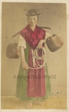 Giovane Donna A Piedi Nudi Porta Acqua Foto Vintage Tintita A Mano CDV Italia