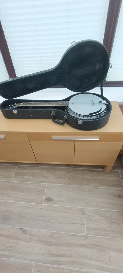 OZARK 6 String banjo Guitar with Hard Case In Very Good Condition . - Image 3 of 4