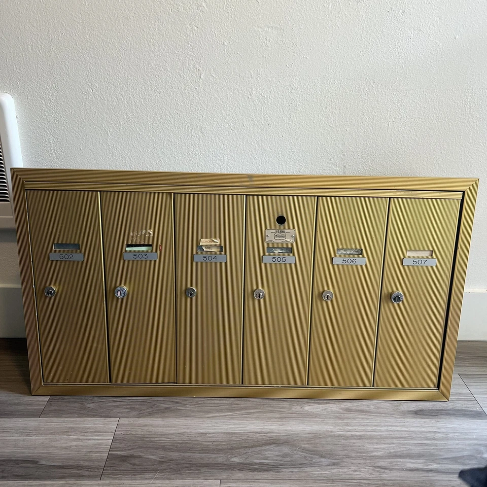 Bommer industries Set Lot 19 Doors 4 Mail Boxes Aluminum Recessed Mounted NO KEY - Imagem 2 de 4