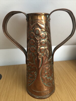 Eine antike FIVEMILETOWN IRISCHE Kunsthandwerk gehämmerte Kupfervase