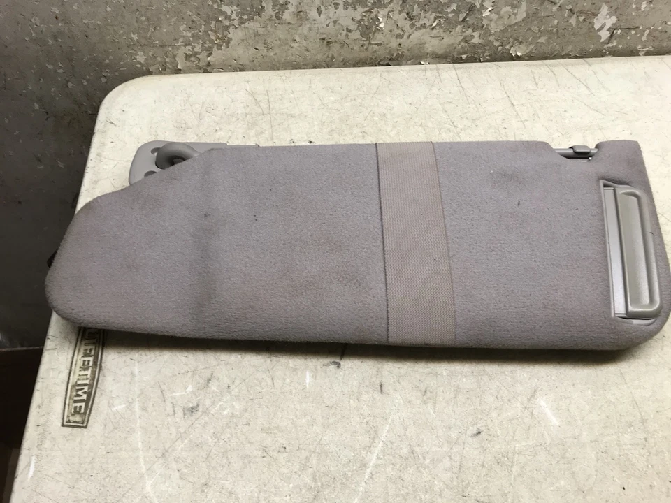 96 97 98 99 奥兹莫比尔极光右乘客右手遮阳灰色 — 第 2/2 张图片