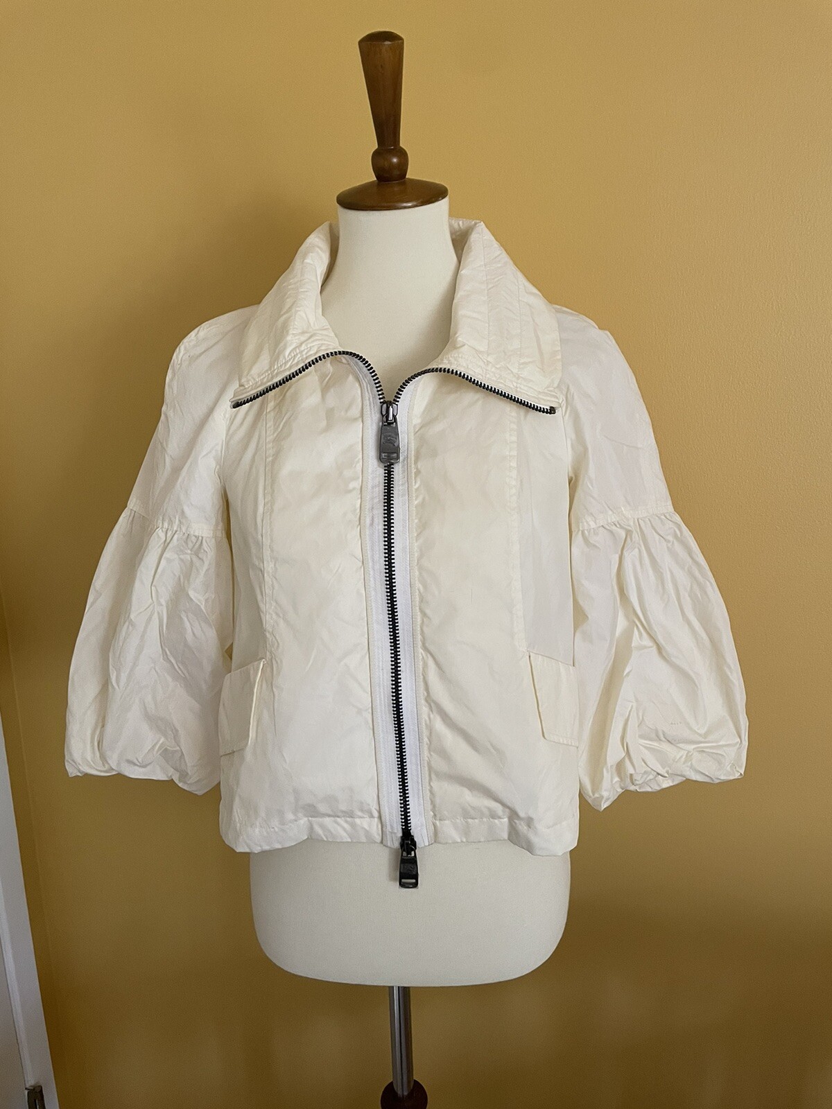 Burberry NWT (flaws) White/Ivory Nylon 3/4 Puff Sleeve Zip Jacket-4 Oversized