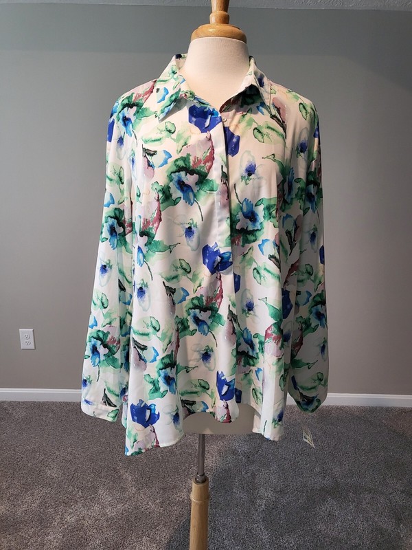 Lena Gabrielle – Blue / Green Floral Lilly Print High/Low Blouse (Size XL)