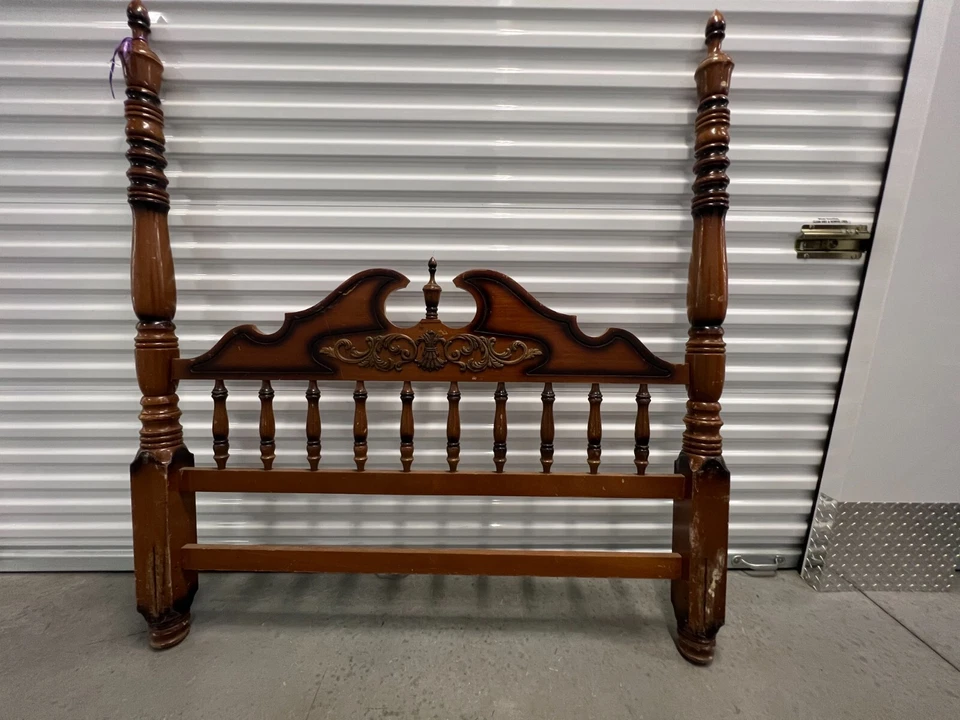 Antiguo póster de madera dura de caoba con cabecero cama queen (hecho en Puerto Rico) Foto 3 de 4