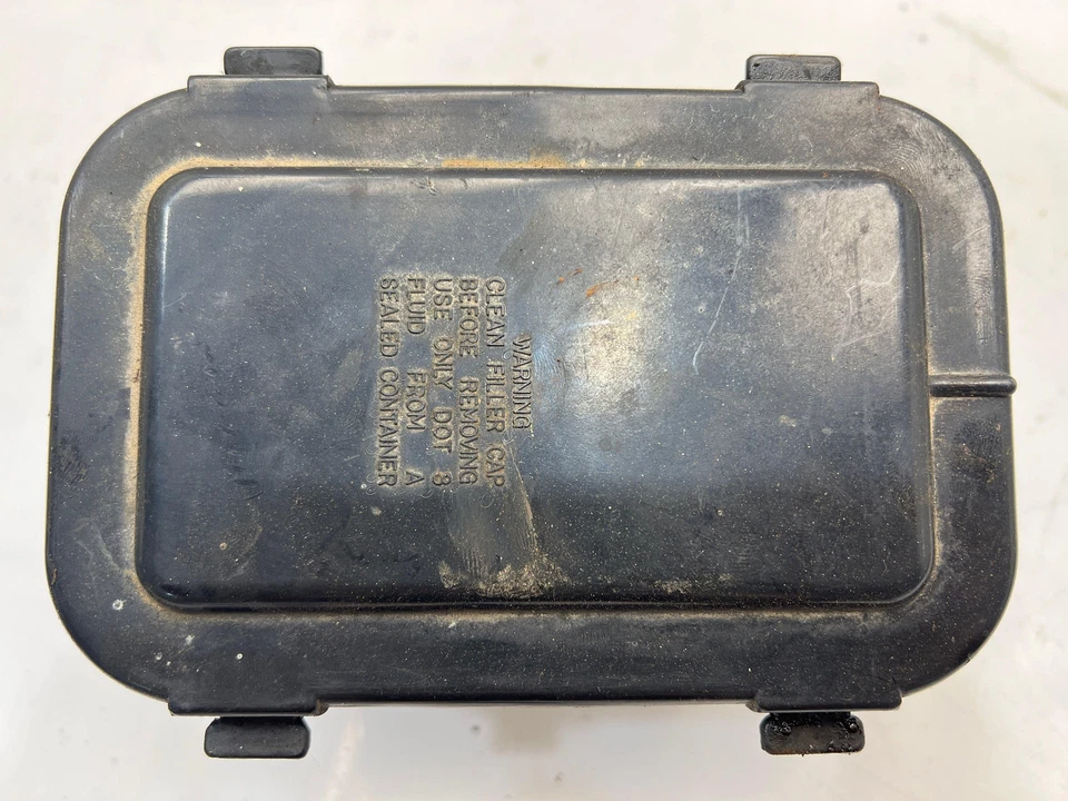 Conjunto de cilindro maestro de freno Chevy S10 1989-1994 OEM 18013433 Foto 3 de 4