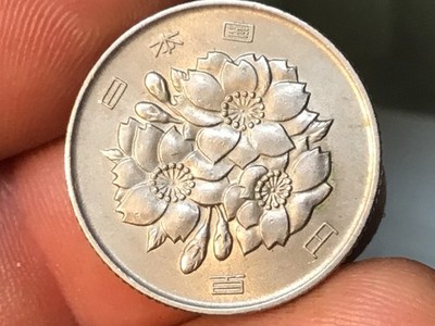 COINS OF 100 NATIONS 限定版 Year 55 (1980) or 63 (1988) Japan Showa 100 Yen World Coin - Y# 82
