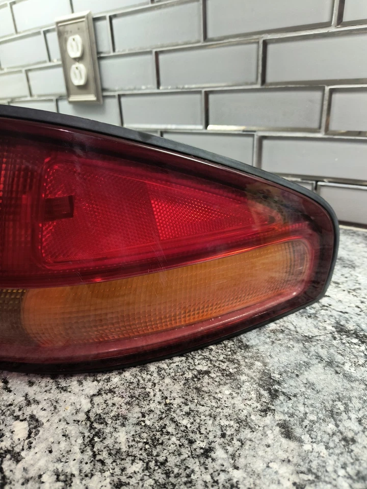 1993/1999 年丰田 Celica 可转换后尾灯右乘客侧 — 第 3/4 张图片