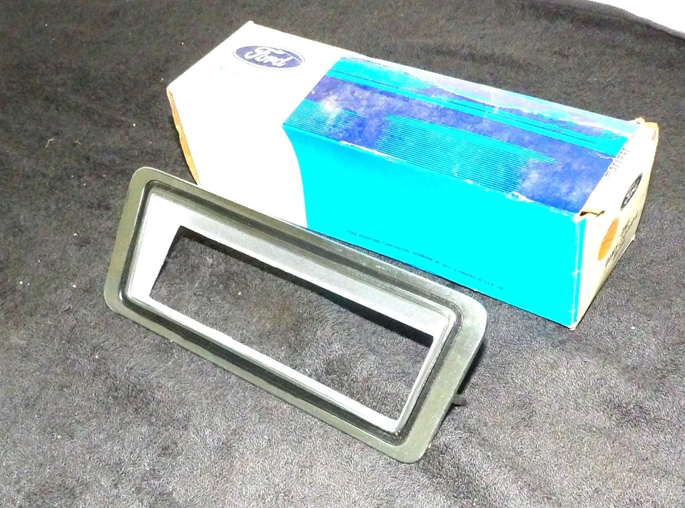 Monterey Custom Marquis Brougham 1971 1972 nuevo de colección guardabarros delantero derecho marcador lámpara bisel Foto 3 de 4