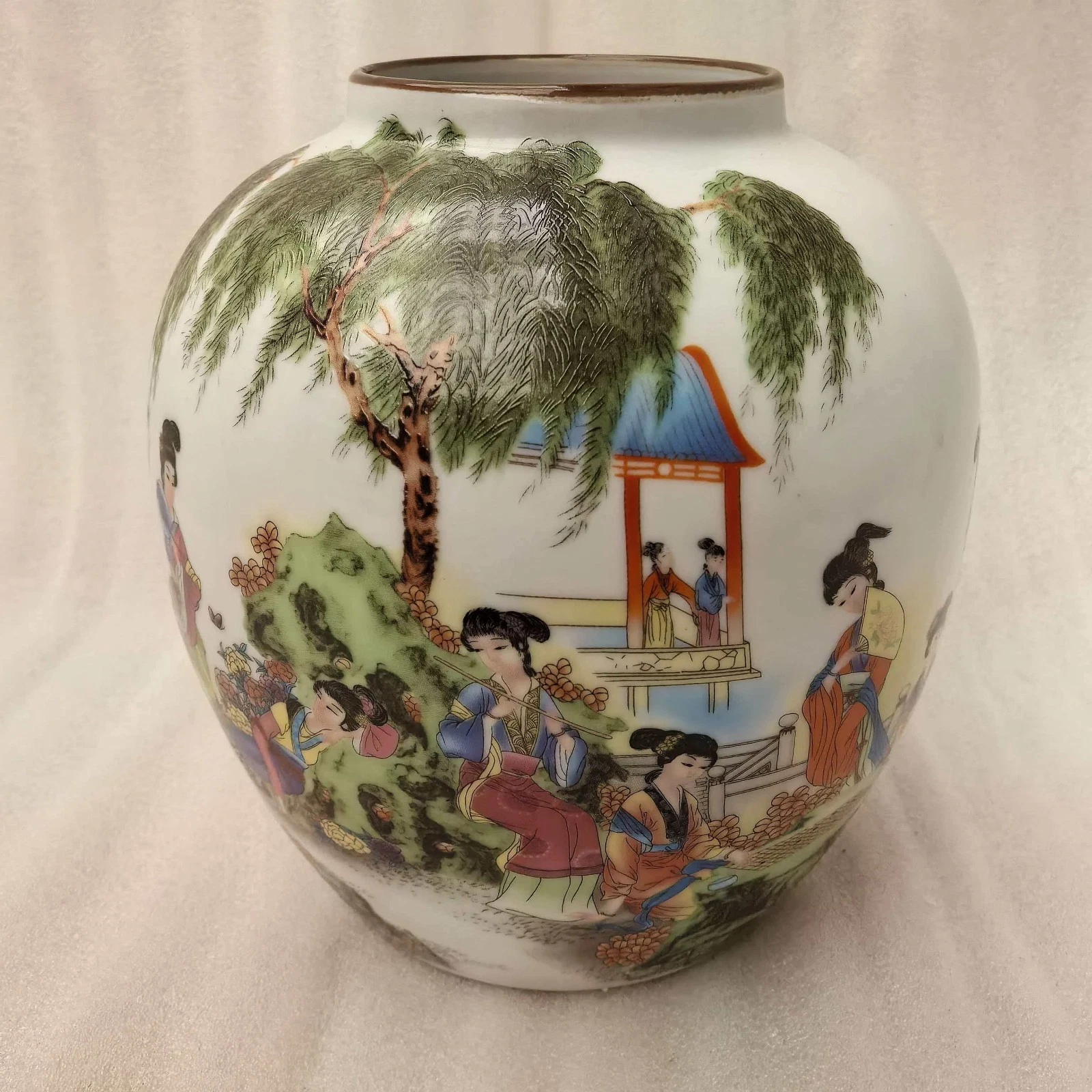 China Old Porcelain collection pastel Twelve Ladies' Pattern Garden Jar Vase
Opens in a new window o