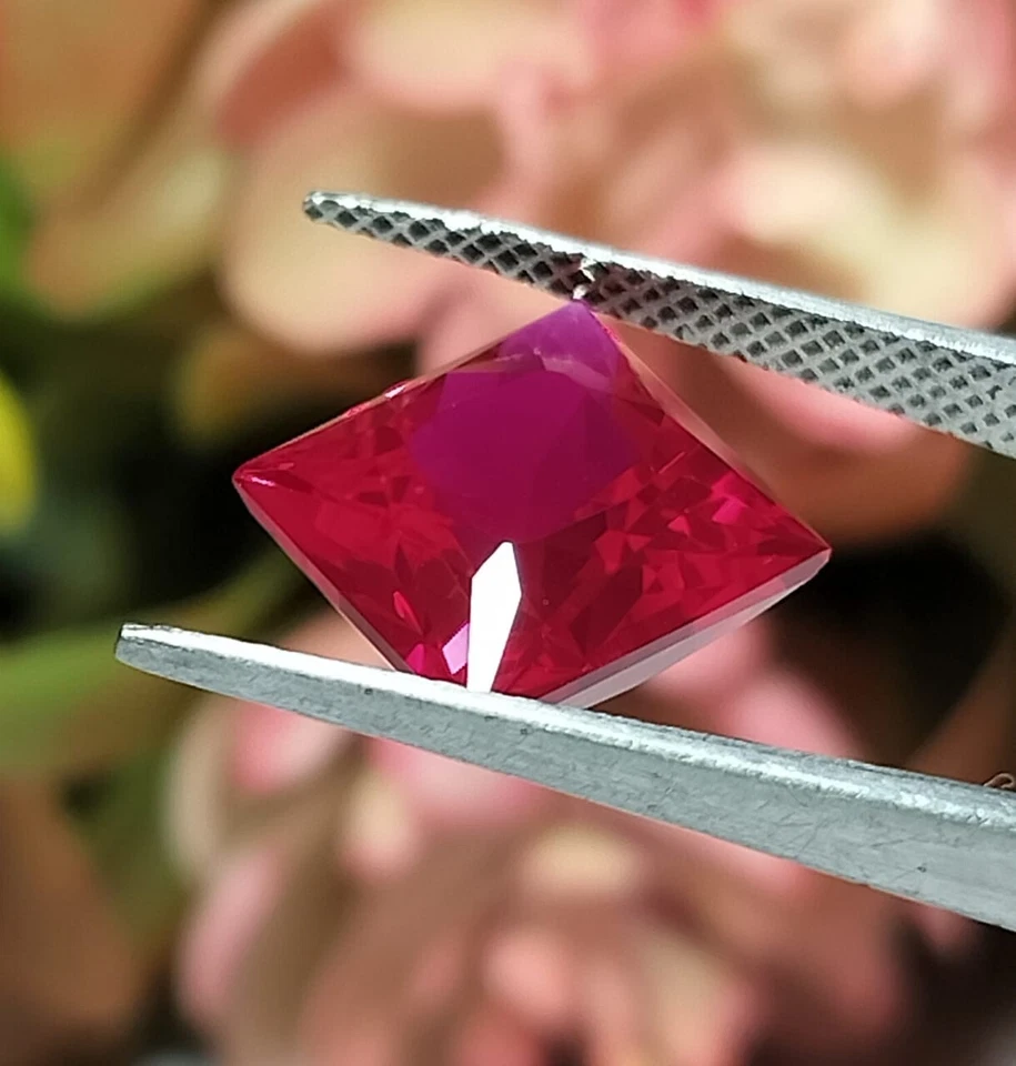 Pigeon Blood Red Corundum Square Shape 10X10X8.00MM Jubilee Cut Loose Gemstone - Image 3 of 4