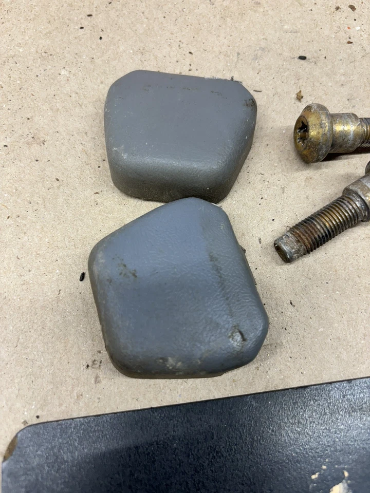 1987 1988 1989 1990 1991 Ford f150 f250 f350 Bronco Two Seat Belt Bolts W/trim — 第 3/4 张图片