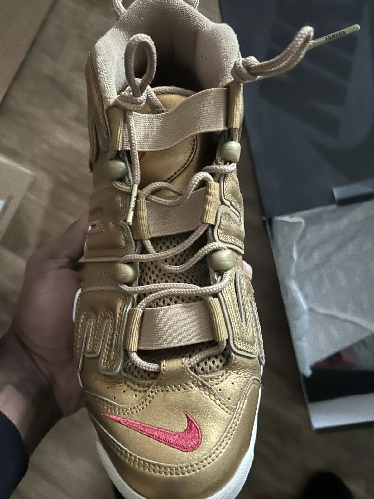 Taille 9   Nike Supreme x Air More Uptempo métallisé or