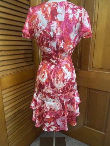 Neu ohne Etikett Nicole Miller Blumen Satin Faux Wickelkleid 10 L Flatterärmel V-Ausschnitt - Bild 6 von 14