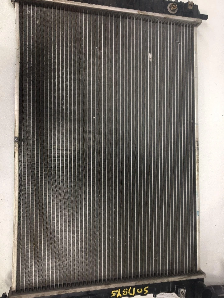 Radiator GMC ACADIA 07 08 09 10 11 12 13 14 15 16 17 Foto 2 de 4