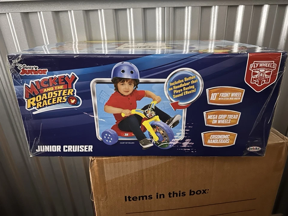 Mickey Mouse Roadster Peddle Racer  Foto 2 de 3