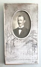 Tischrahmen Fotorahmen Metall reliefiert signiert + datiert 1940 H: 21cm