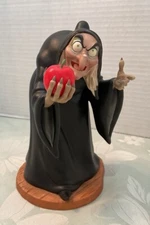WDCC Snow White And The Seven Dwarfs Evil Witch “Take The Apple Dearie”