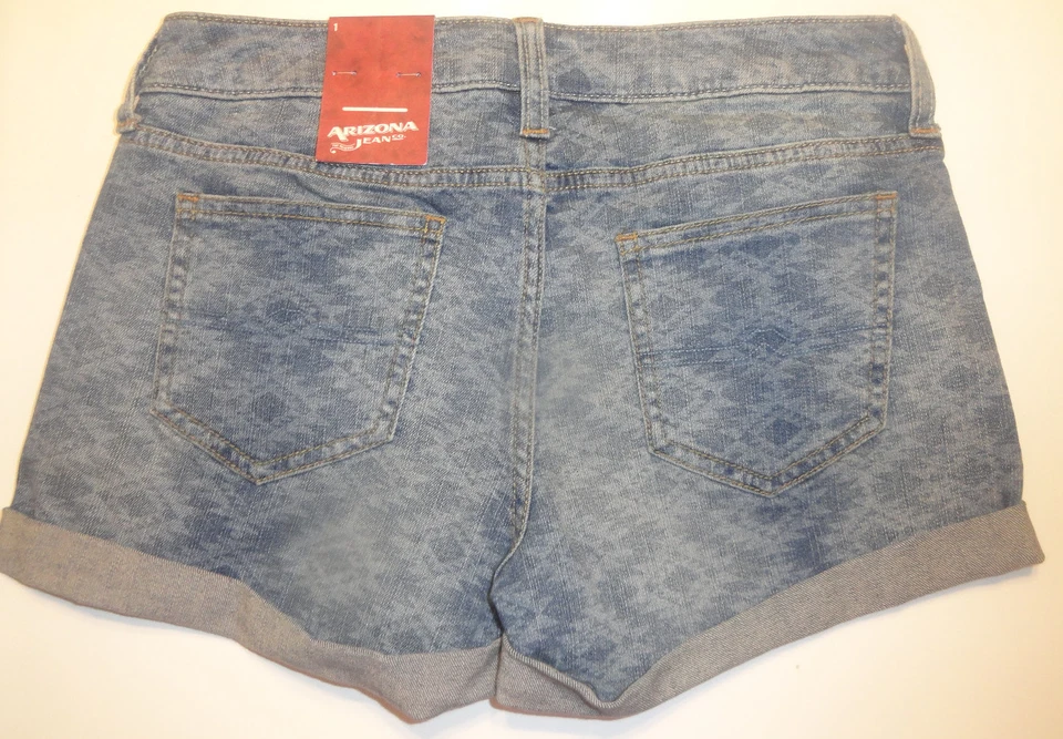 Shorties de mezclilla con estampado geométrico para damas Arizona Shorts Juniors Tallas 1, 3, 5, 7, 9, 11 Foto 2 de 2