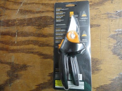 Fiskars P552 Pruner PowerGear2 Titanium Blade 3/4'' Cut Orange Black Smooth Cuts