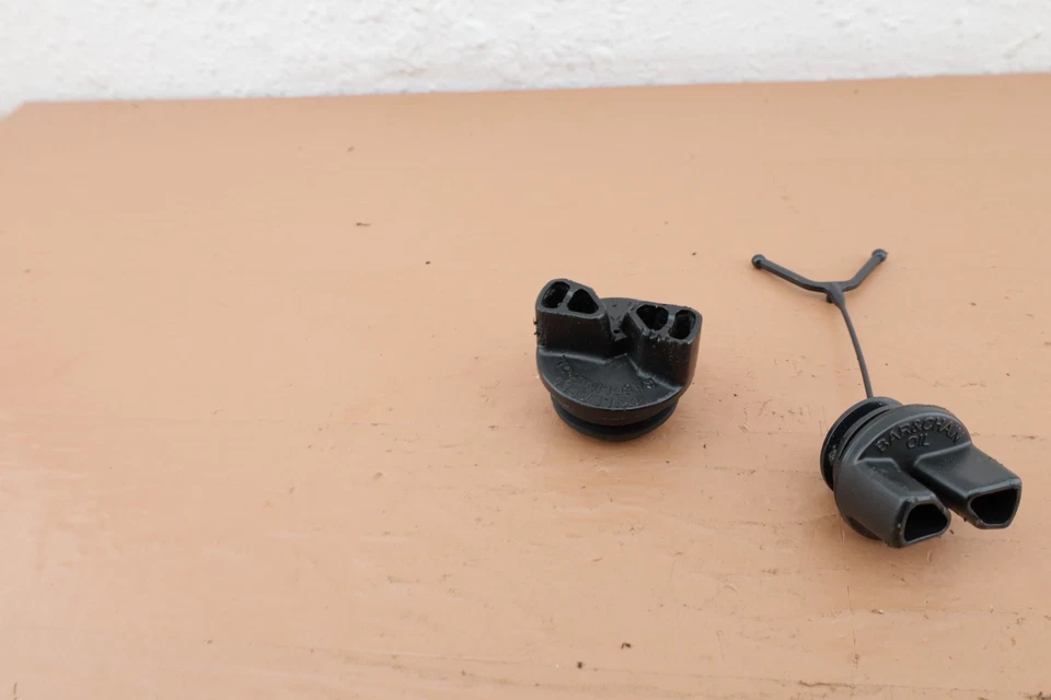 Motosierra Poulan Wild Thing 2375 LE OEM tapa de combustible y tapa de aceite Foto 2 de 4