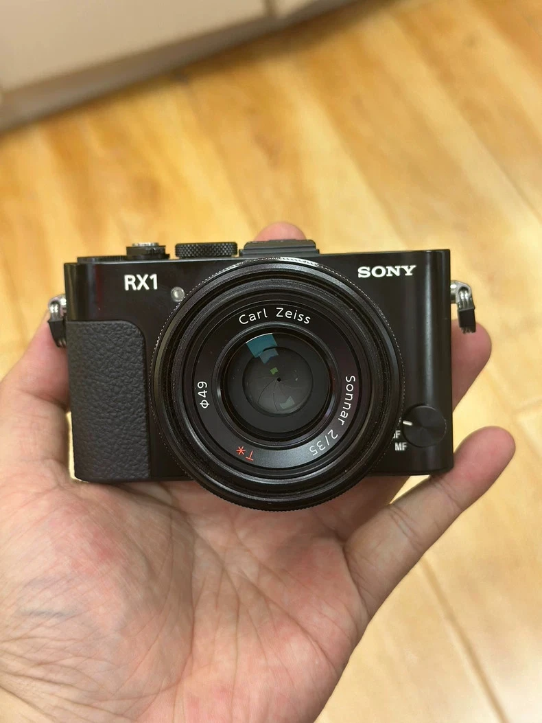 Sony Cyber-shot Digital Cameras Sony DSC-RX1 20-29.9 MP Maximum