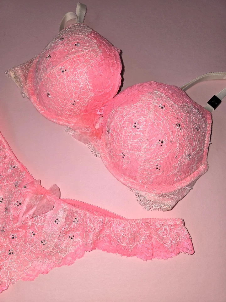 Conjunto de sutiã Victoria's Secret Dream Angels push up renda chantilly bordado 36C M - Imagem 4 de 4