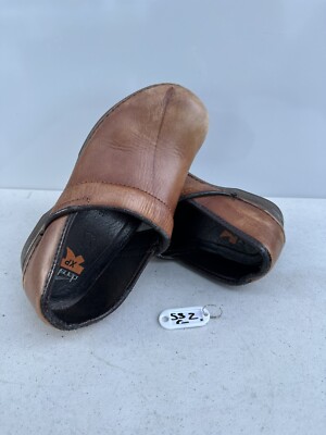 Women's Dansko XP Size 38 Brown Tooled Leather Clogs, Nursing