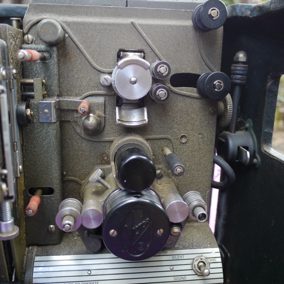 PROYECTOR DE SONIDO VICTOR 16 MM 65-25 Foto 3 de 4