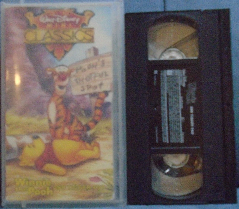 WINNIE THE POOH AND TIGGER TOO (VHS) CLAMSHELL - Image 2 of 3