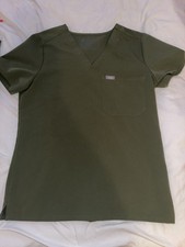 FIGS women  s scrub top small and pants extra small 
