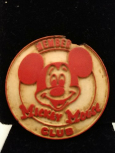MICKEY MOUSE CLUB MEMBER MAGNET AS-IS WALT DISNEY SOUVENIR MEMENTO VINTAGE  - Picture 2 of 6