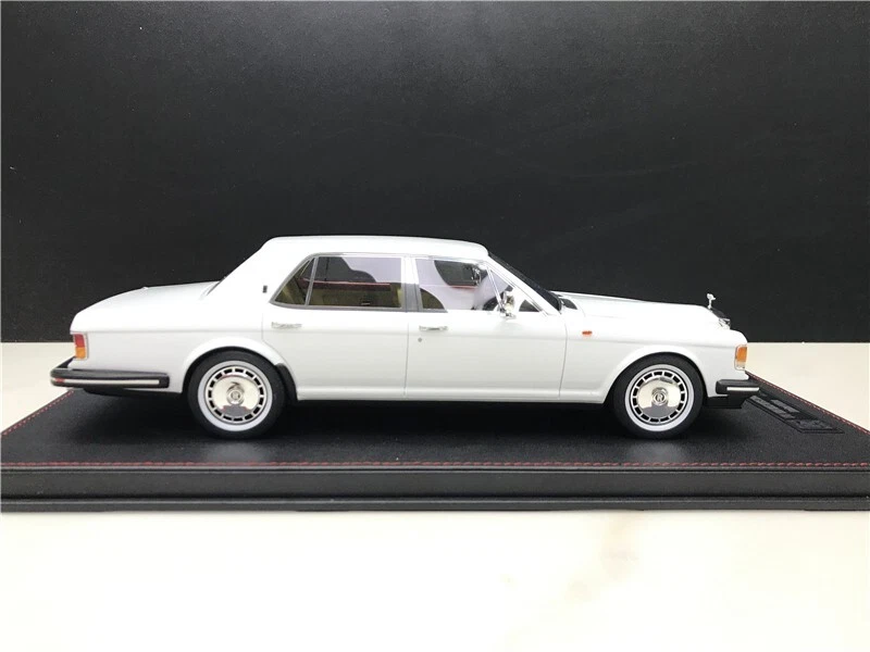 VAV 1/18 1985 Rolls Royce Silver Spur II White LWB Sedan from limited - Image 4 of 4