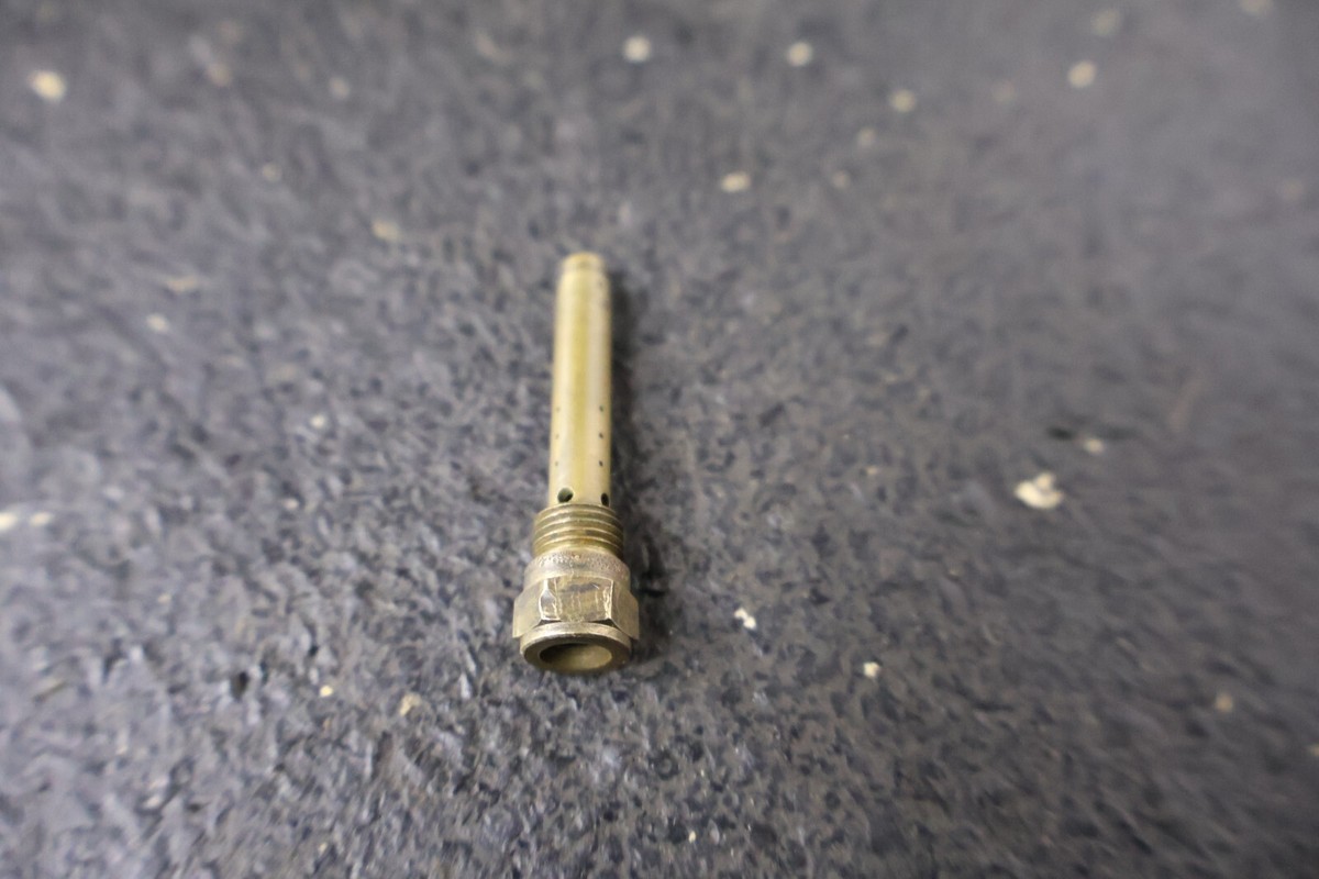 かべ KAWASAKI 2001 ZX900 ZX9R NINJA CARBURETOR MAIN JET HOLDER