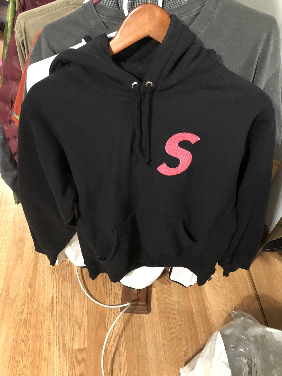 Sweat à capuche logo Supreme S pêche (noir/rose) taille S authentique