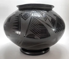 NEW PRICE!!!!  Mata Ortiz Pottery by Lydia Quezada, Paint on Black Polished Clay