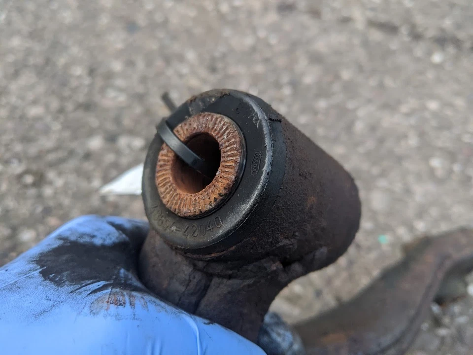 TOYOTA RAV4 MK3 RIGHT FRONT LOWER WISHBONE CONTROL ARM - Image 4 of 4