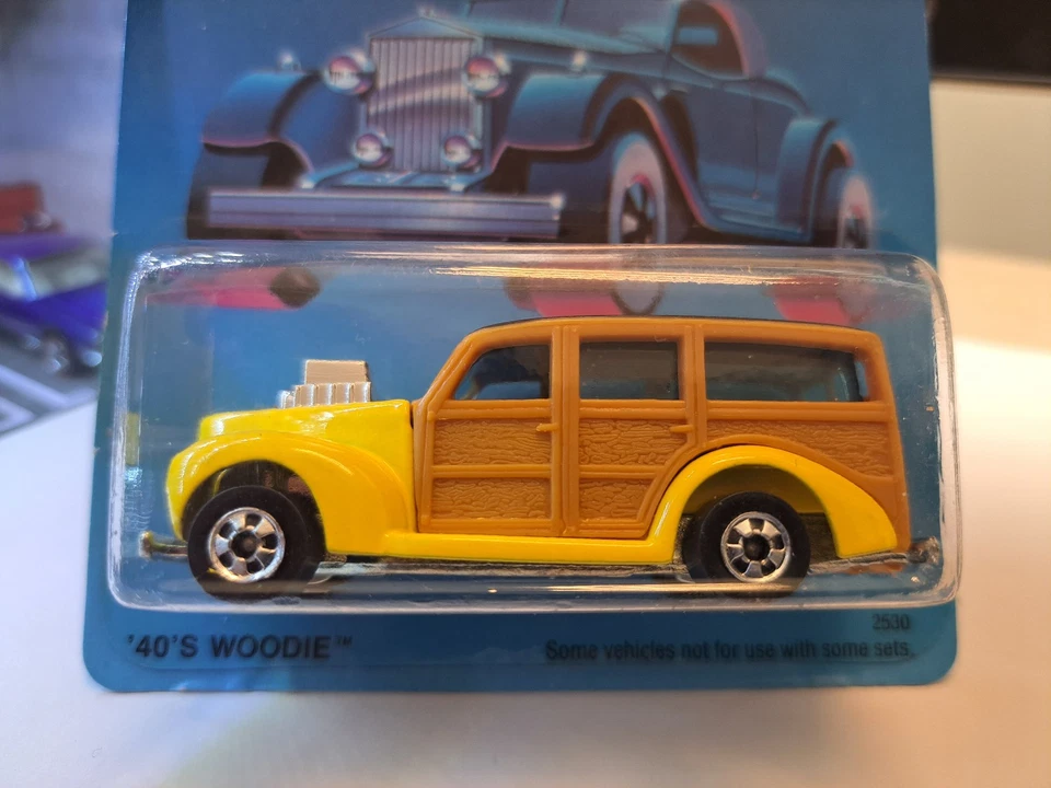 HOT WHEELS 40'S WOODIE CLASSICS CARD W DP PROTECTOR YELLOW BWs NICE CARD - Image 3 of 4