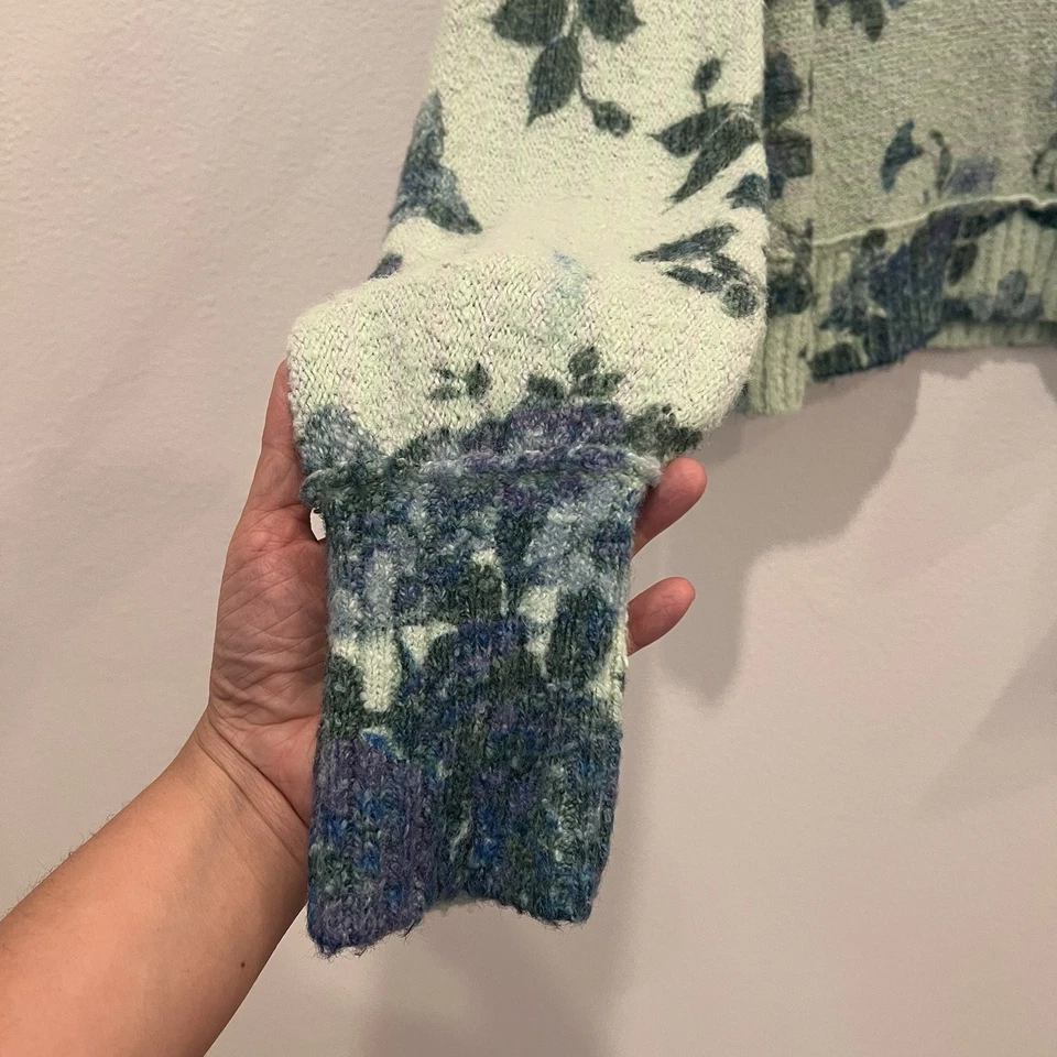 Suéter Free People Cama de Rosas Cuello en V Verde Azul Floral Talla S Boho Escuela Cómodo Foto 4 de 4
