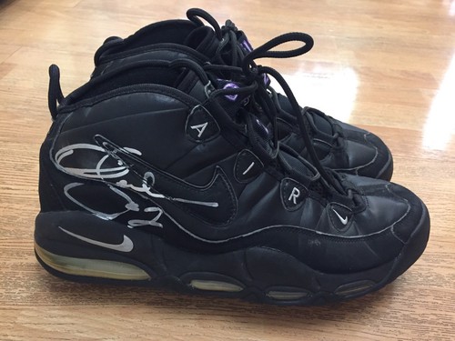 SIGNED DEREK FISHER LAKERS NIKE AIR 