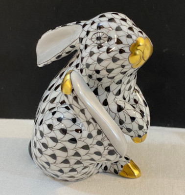 Herend Fishnet Figurine Bunny Rabbit One Leg Up Thumping Black & White Porcelain