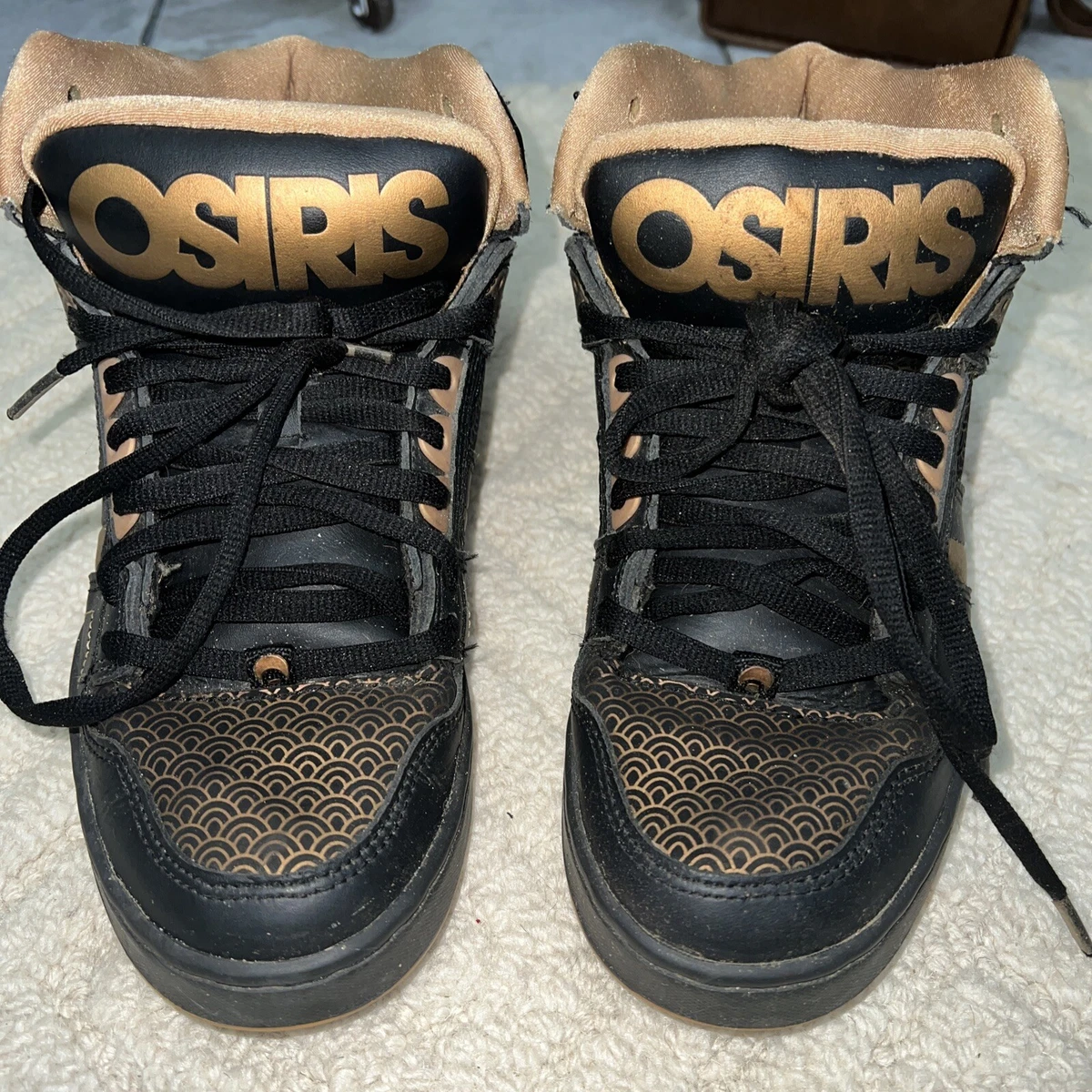 RARE OSIRIS Puff Woman 9 Men 7.5 Black Gold Wave Design CARBON FIBER SKATE SHOES
