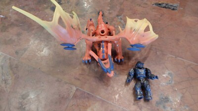 Mega Bloks Dragon's Universe Rapid Fire Fighter Figure & Dragon with Broken Tail