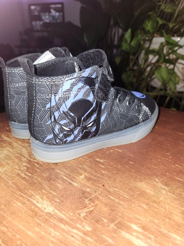 RARO! Zapatillas altas BLACK PANTHER CANVAS Talla 10C Foto 3 de 4