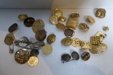 ESTATE BUTTON COLLECTION VINTAGE METAL BRASS & PLASTIC SEWING BUTTONS  BRUTALIST